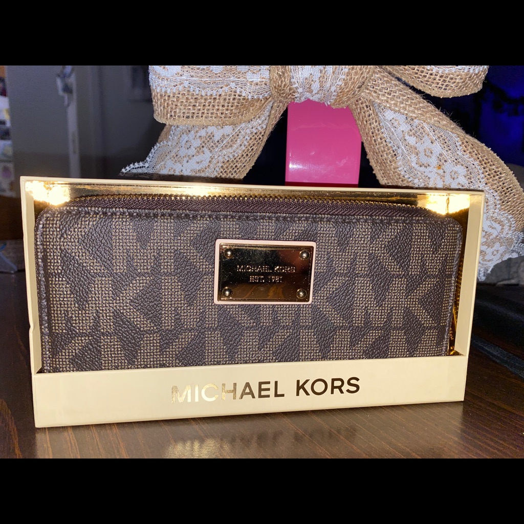 Brand New Michael Kors Wallet Brand New Michael Kors Wallet